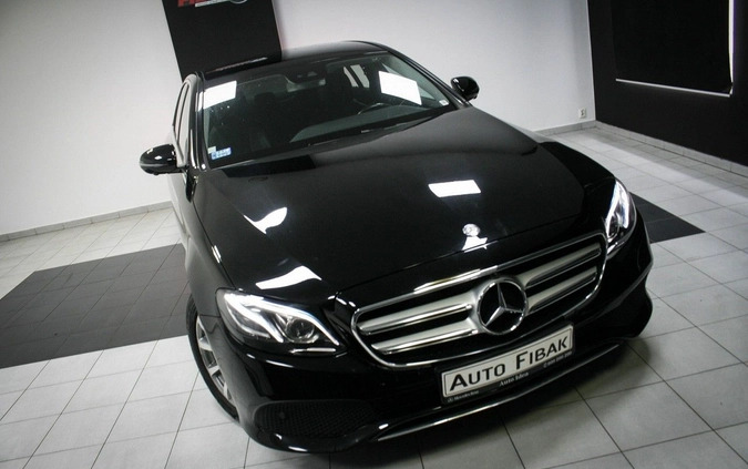 Mercedes-Benz Klasa E cena 123900 przebieg: 108000, rok produkcji 2017 z Kraśnik małe 211